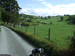 Typische kleine Straße in Wales