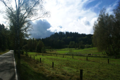 Den ganzen Tag durch schöne Landschaft